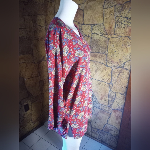 Floral V-Neck Blouse - Red and Blue - Picture 3 of 4